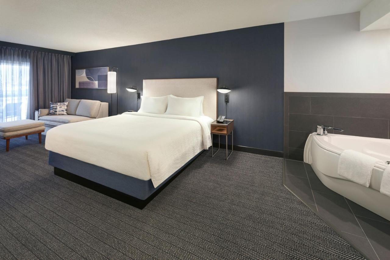 Готель Courtyard By Marriott Toronto Mississauga/Meadowvale Екстер'єр фото
